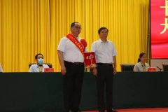 公司总裁黄总获捐资助学特别奖！